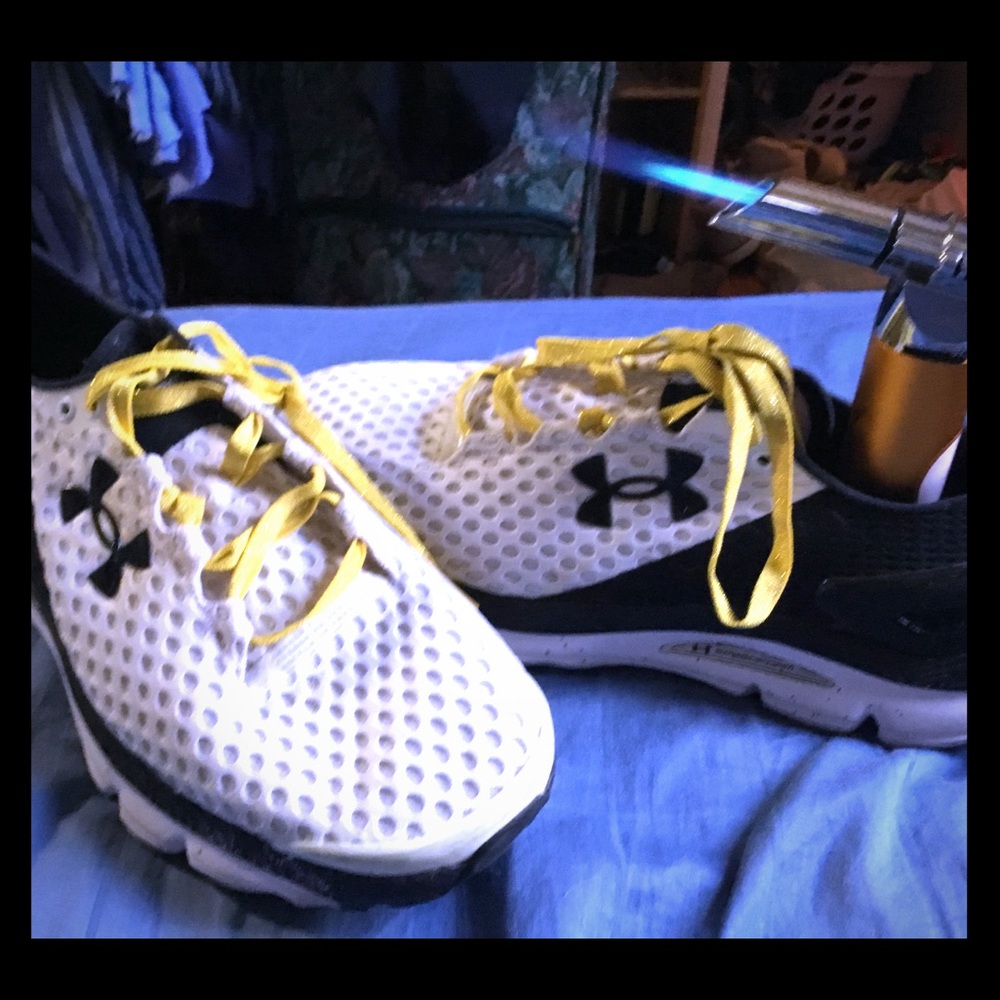 Under armor athletic shoes S. 13